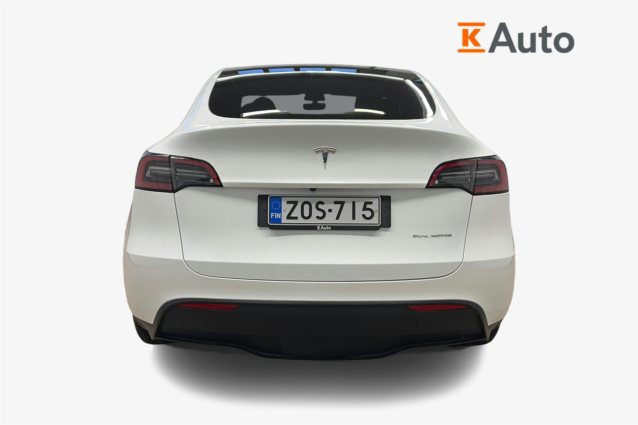 valkoinen Tesla Model Y 2023 kuva 3.