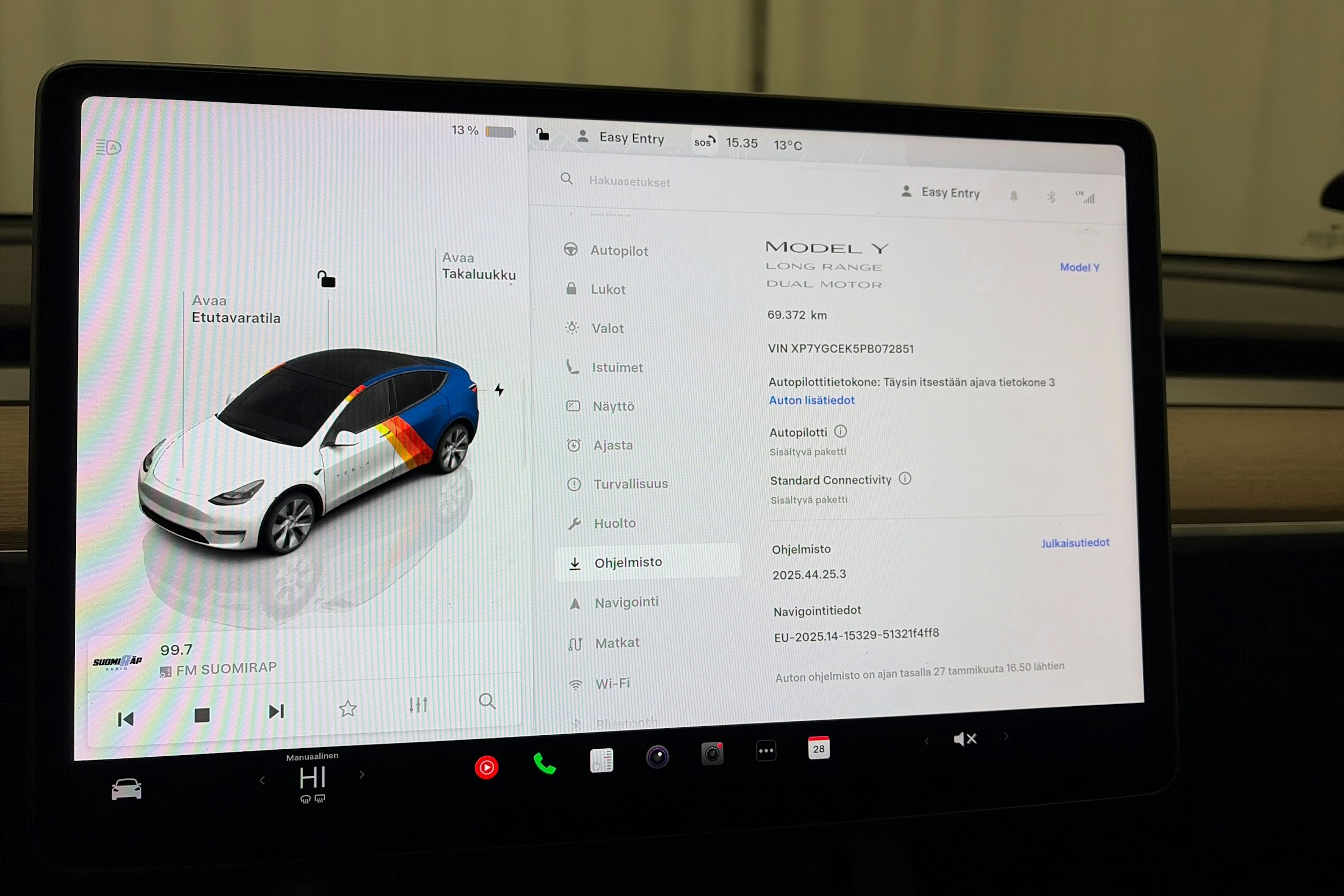 valkoinen Tesla Model Y 2023 kuva 20.