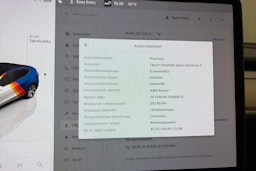 valkoinen Tesla Model Y 2023 kuva 21.