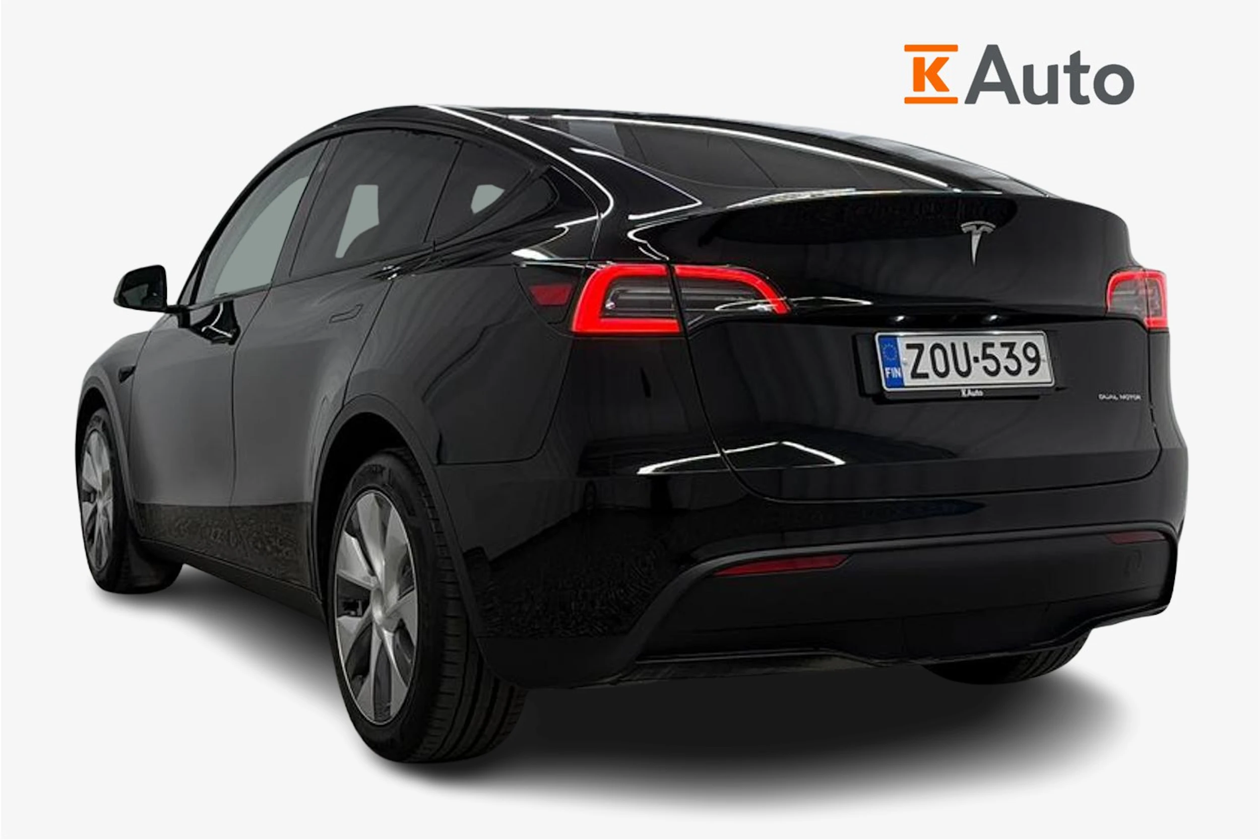 musta Tesla Model Y 2023 kuva 3.