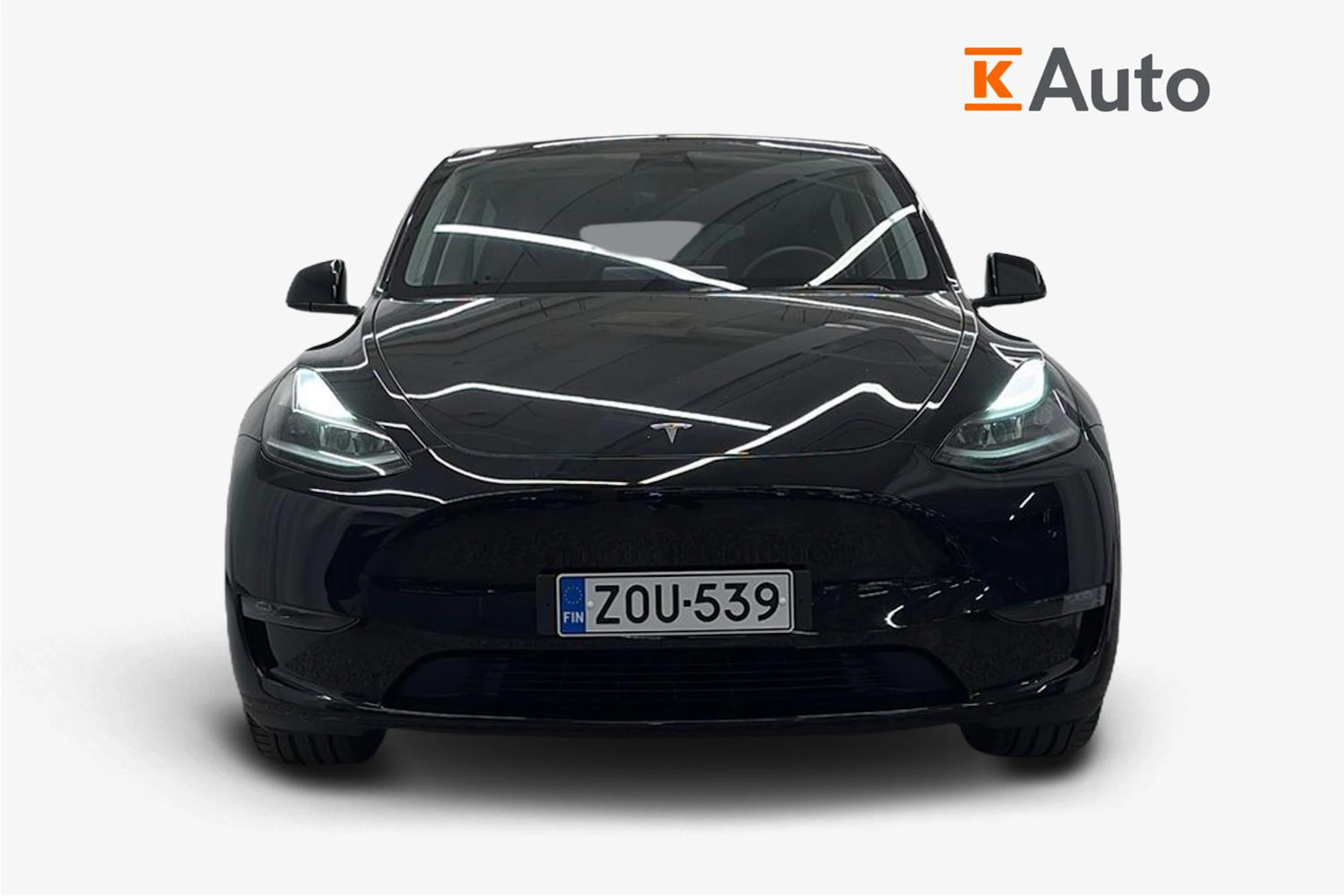 musta Tesla Model Y 2023 kuva 5.