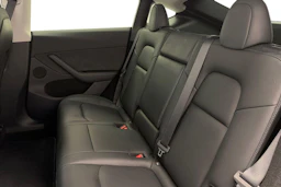 musta Tesla Model Y 2023 kuva 11.