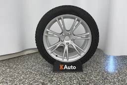 musta Tesla Model Y 2023 kuva 13.