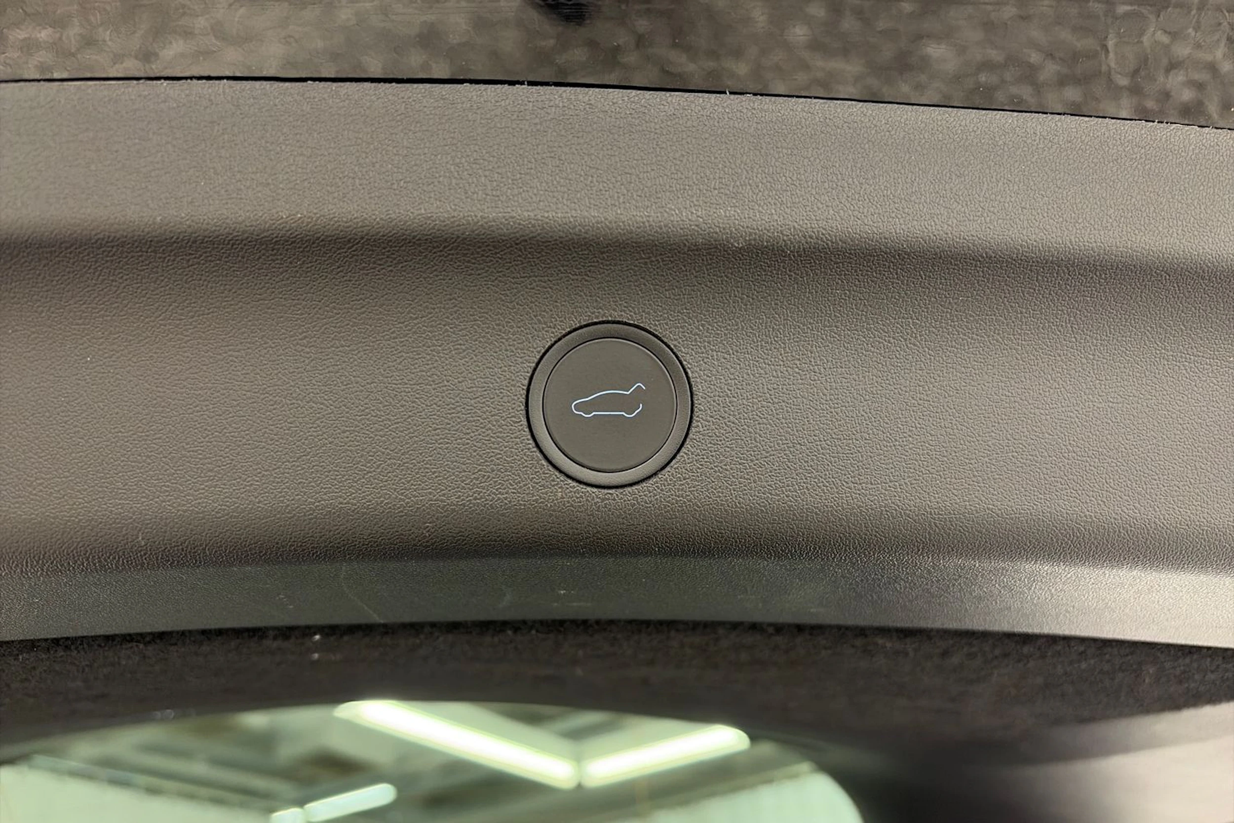 musta Tesla Model Y 2023 kuva 16.