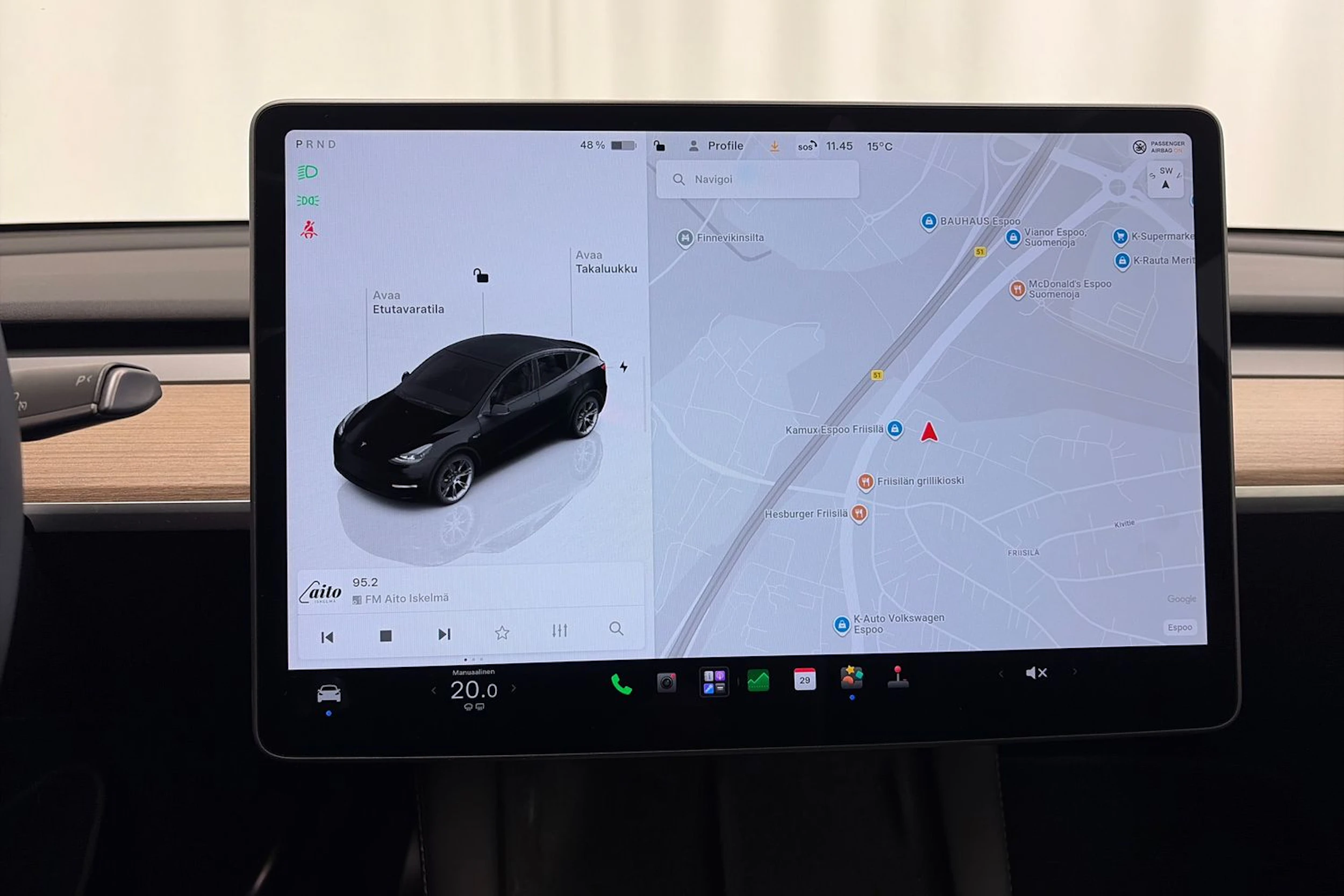 musta Tesla Model Y 2023 kuva 20.