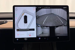 musta Tesla Model Y 2023 kuva 21.