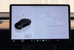 musta Tesla Model Y 2023 kuva 22.