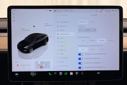 musta Tesla Model Y 2023 kuva 23.