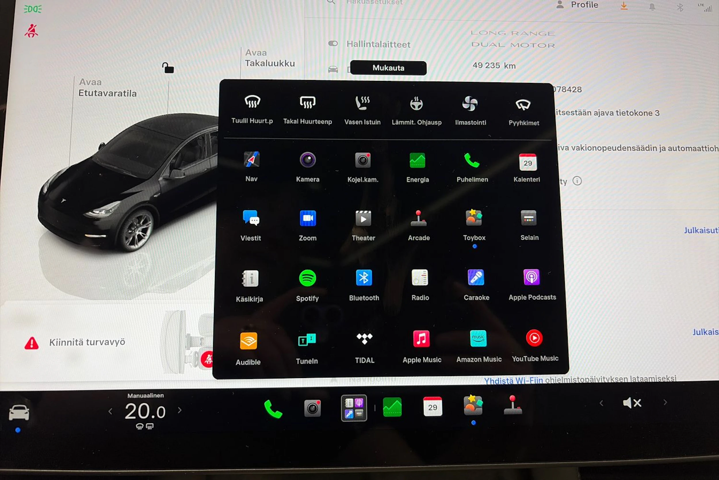 musta Tesla Model Y 2023 kuva 26.