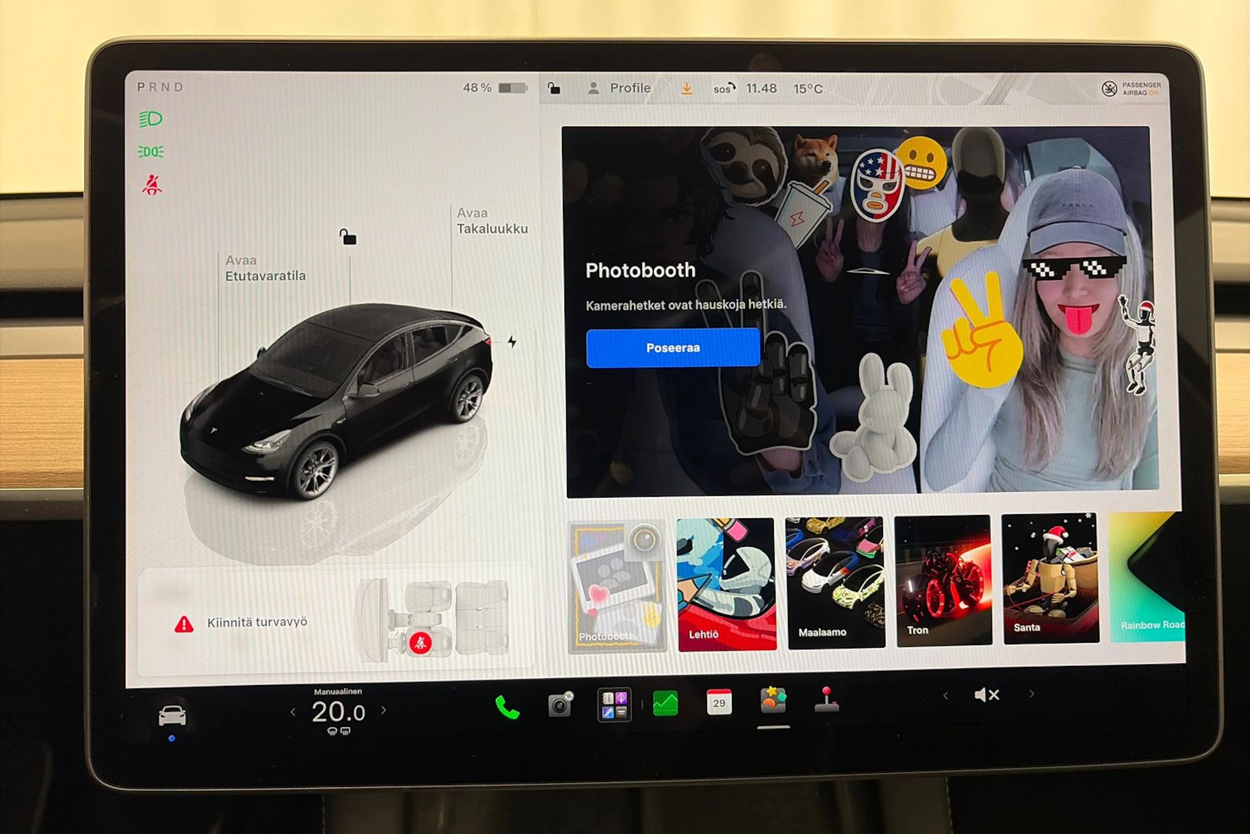 musta Tesla Model Y 2023 kuva 27.
