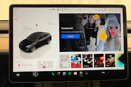 musta Tesla Model Y 2023 kuva 27.