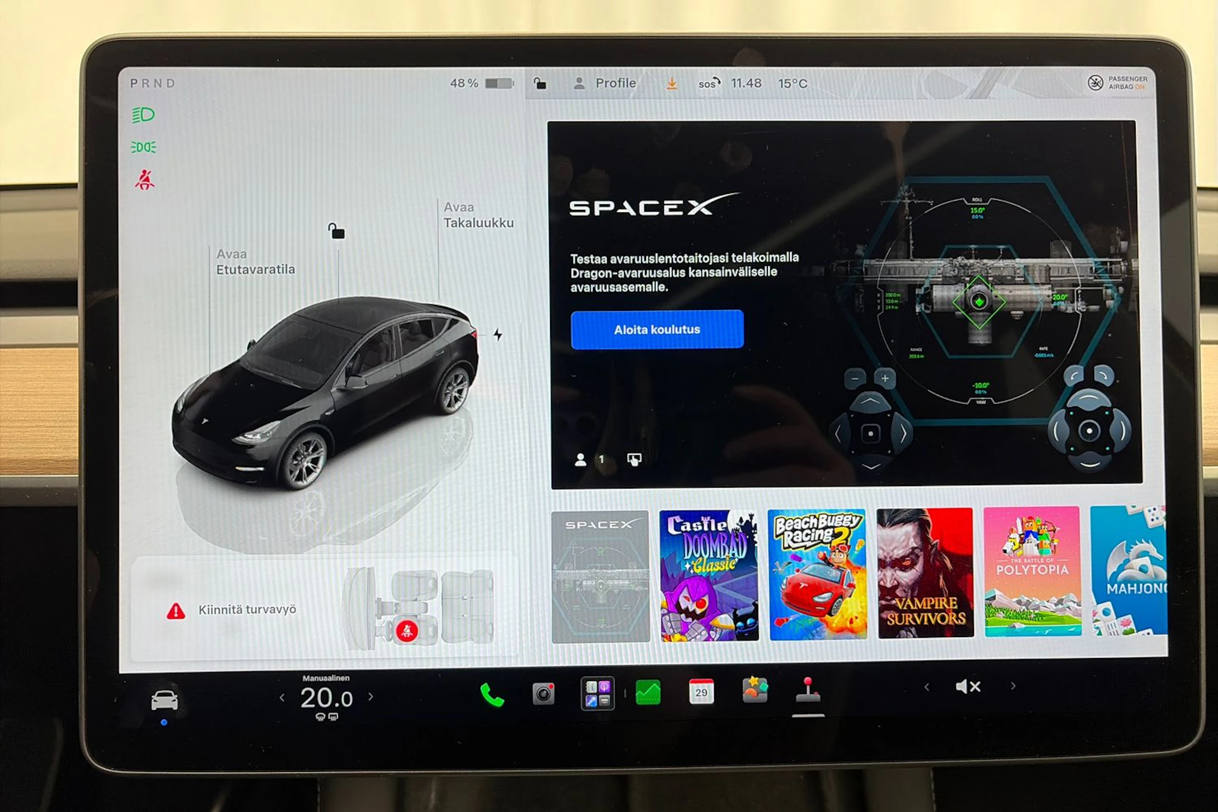 musta Tesla Model Y 2023 kuva 28.