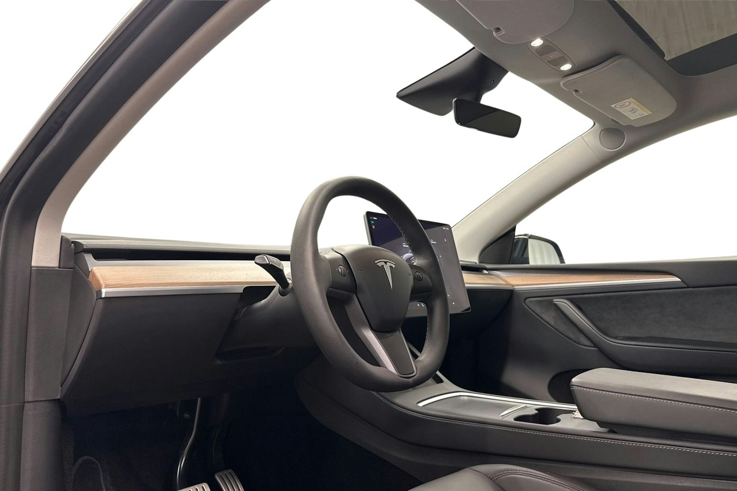 musta Tesla Model Y 2024 kuva 7.