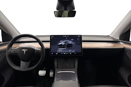musta Tesla Model Y 2024 kuva 9.