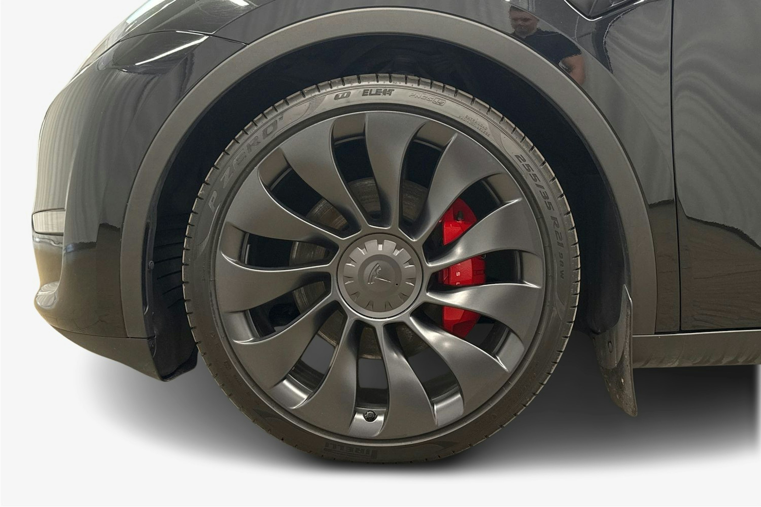 musta Tesla Model Y 2024 kuva 11.