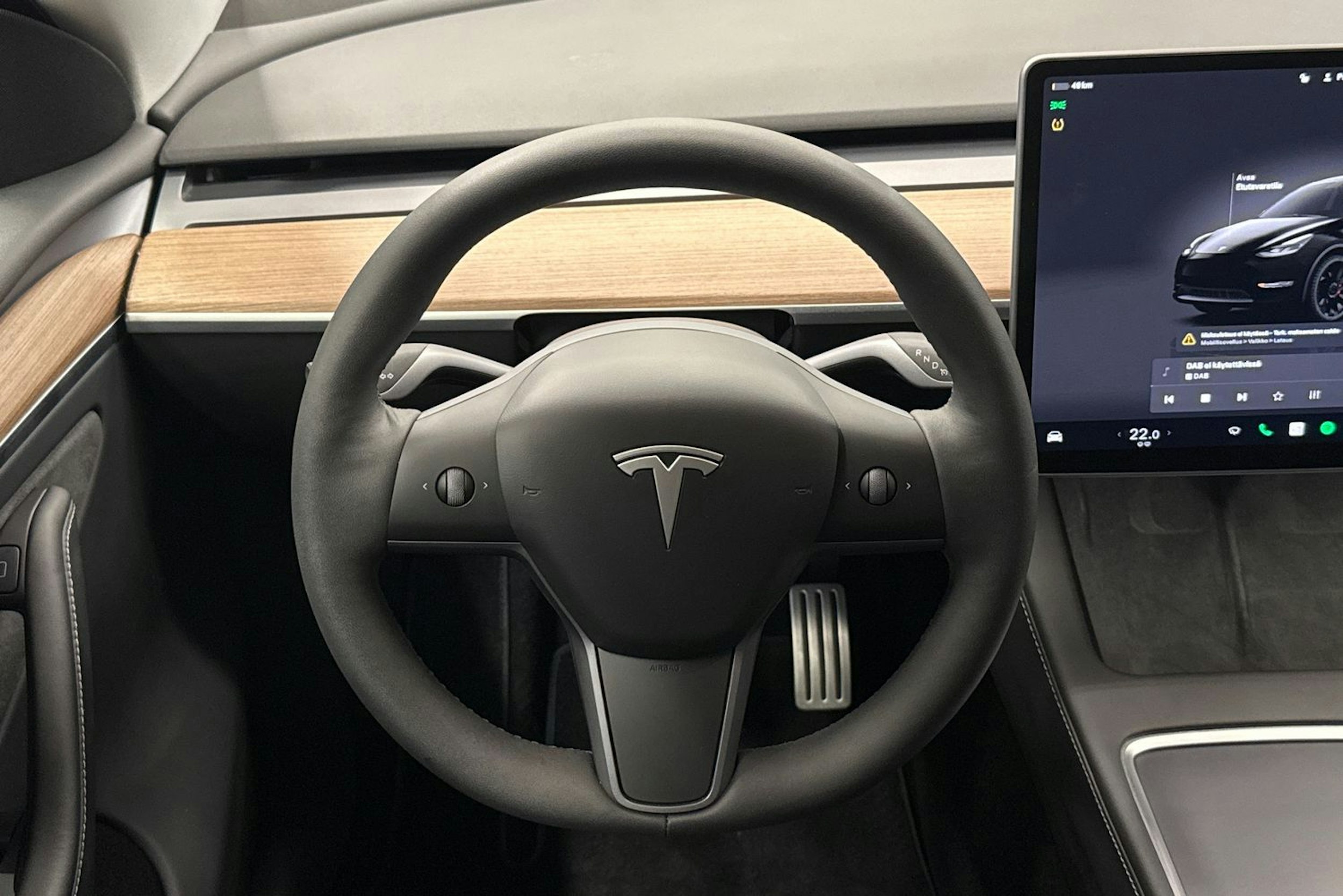 musta Tesla Model Y 2024 kuva 14.