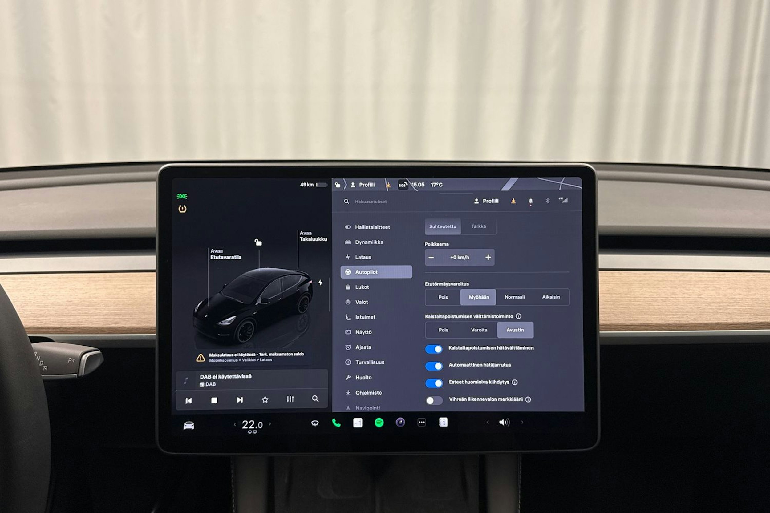 musta Tesla Model Y 2024 kuva 19.