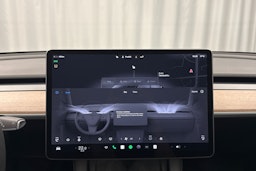 musta Tesla Model Y 2024 kuva 20.