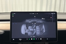 musta Tesla Model Y 2024 kuva 21.
