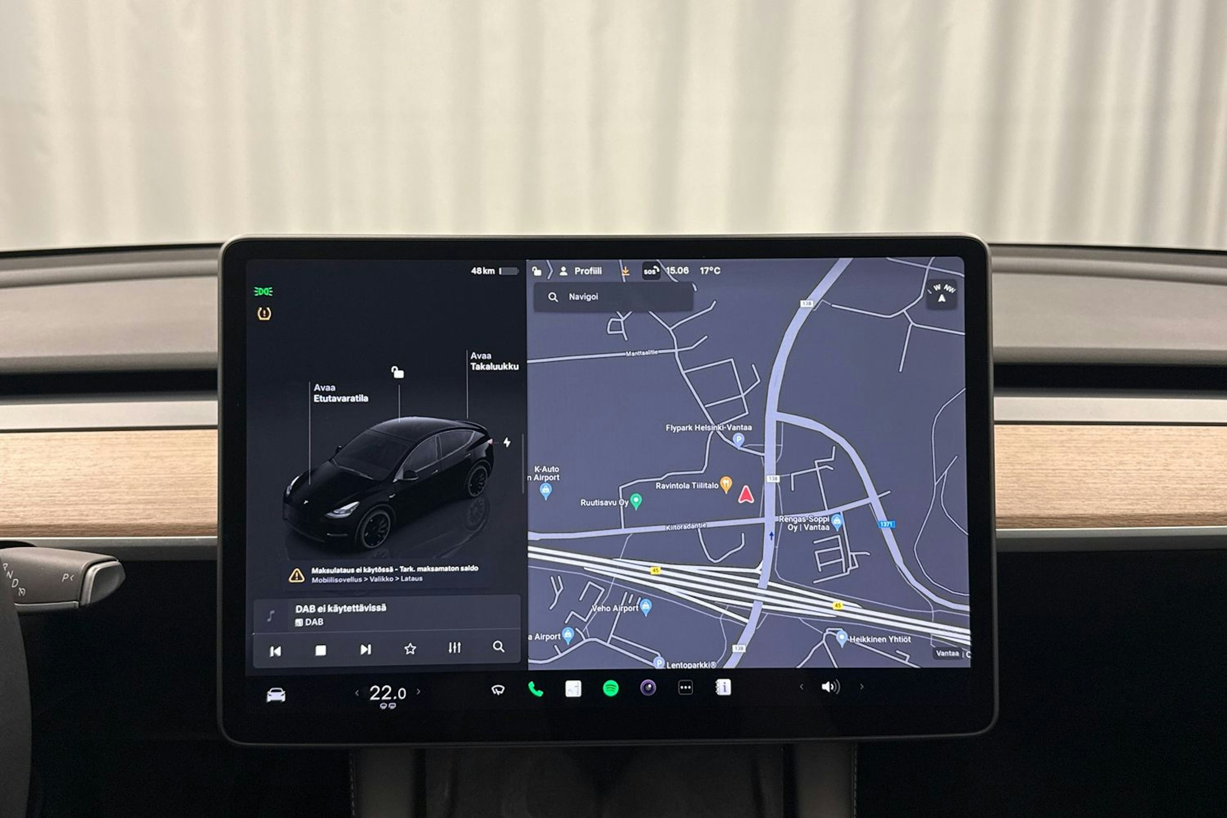 musta Tesla Model Y 2024 kuva 23.
