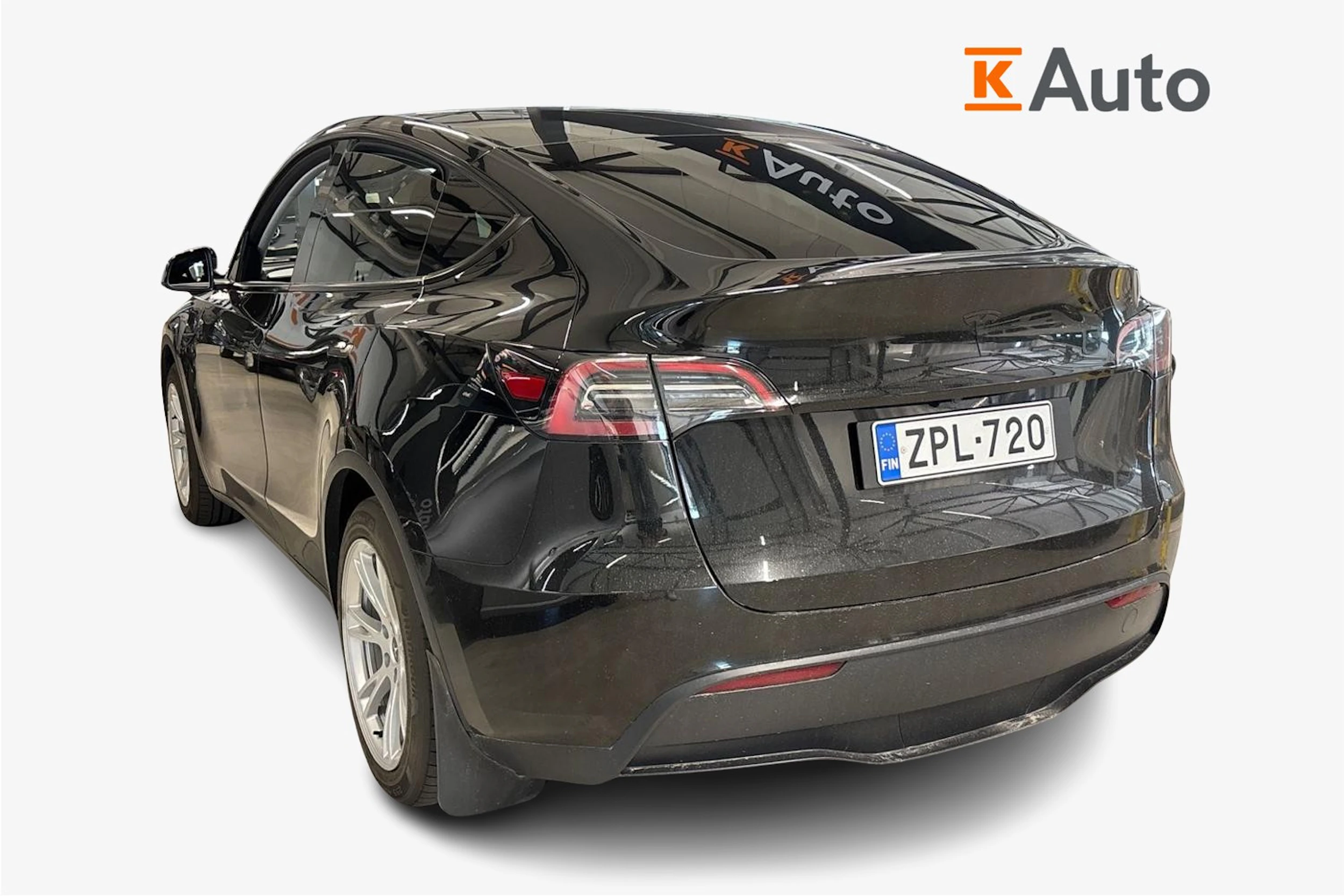 musta Tesla Model Y 2023 kuva 2.