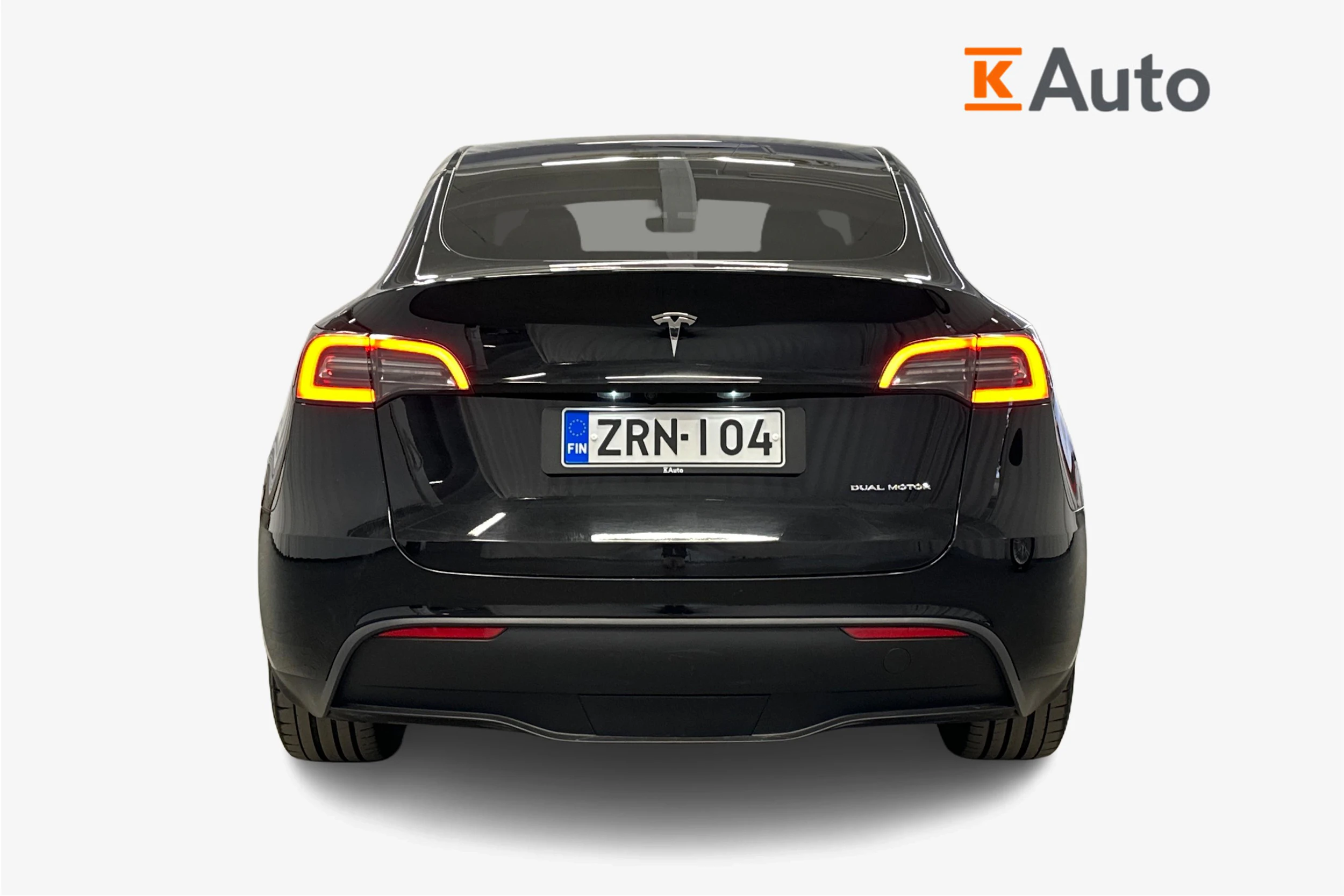 musta Tesla Model Y 2023 kuva 4.