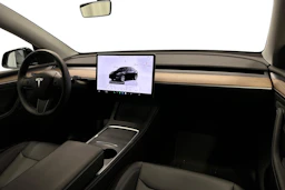 musta Tesla Model Y 2023 kuva 9.