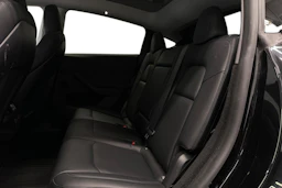 musta Tesla Model Y 2023 kuva 11.