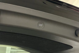 musta Tesla Model Y 2023 kuva 16.