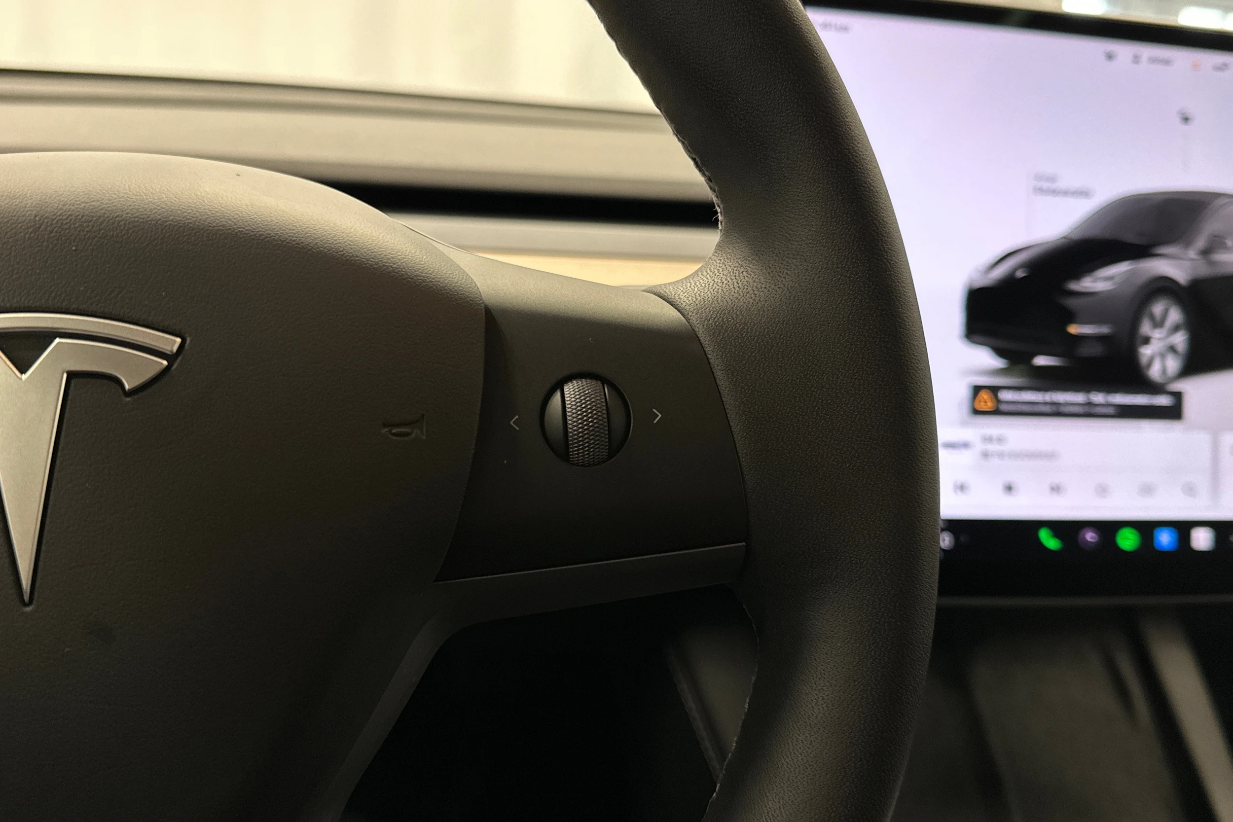 musta Tesla Model Y 2023 kuva 22.