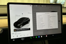 musta Tesla Model Y 2023 kuva 24.