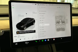 musta Tesla Model Y 2023 kuva 28.