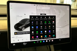 musta Tesla Model Y 2023 kuva 33.