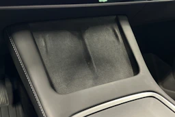 musta Tesla Model Y 2023 kuva 35.