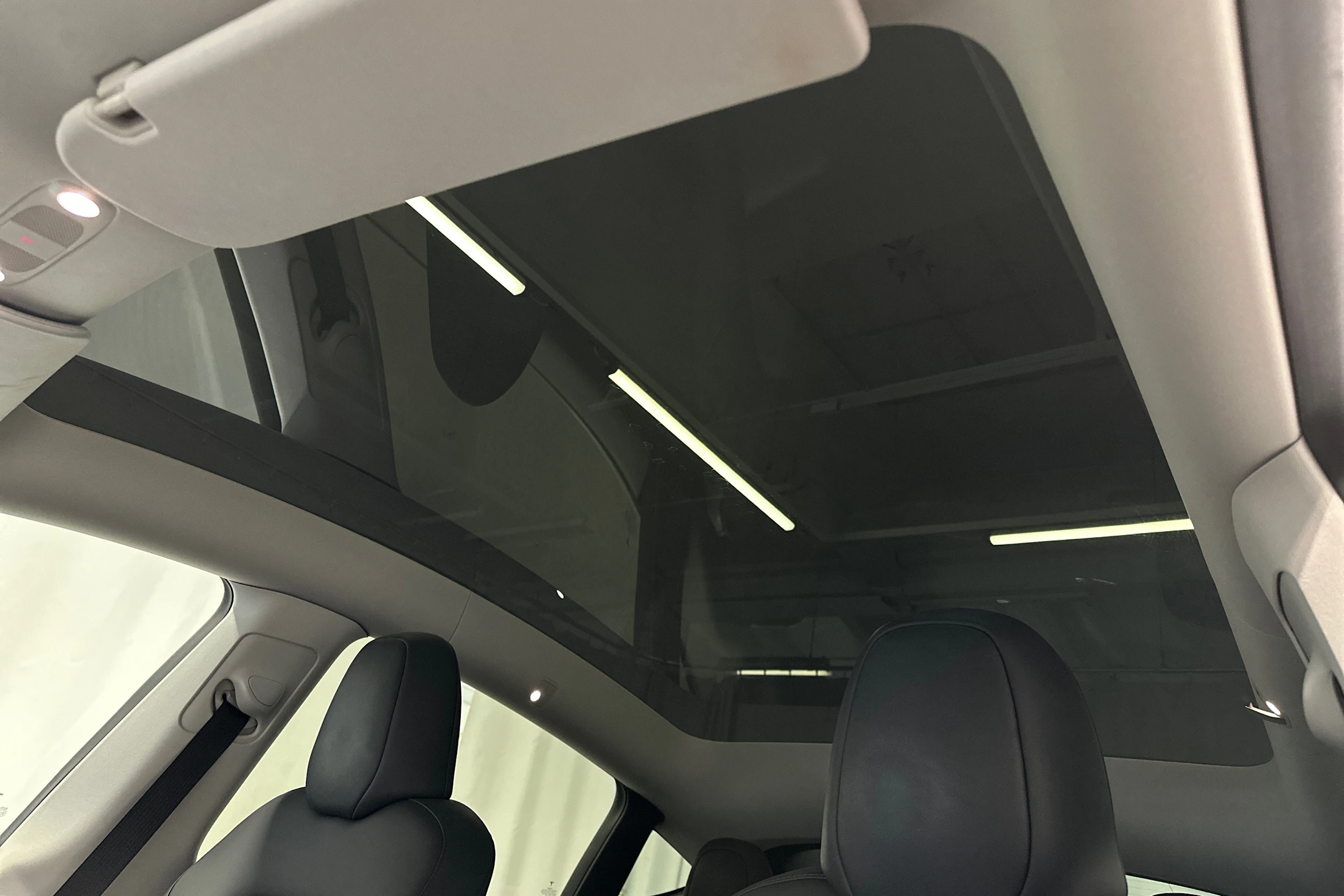 musta Tesla Model Y 2023 kuva 36.