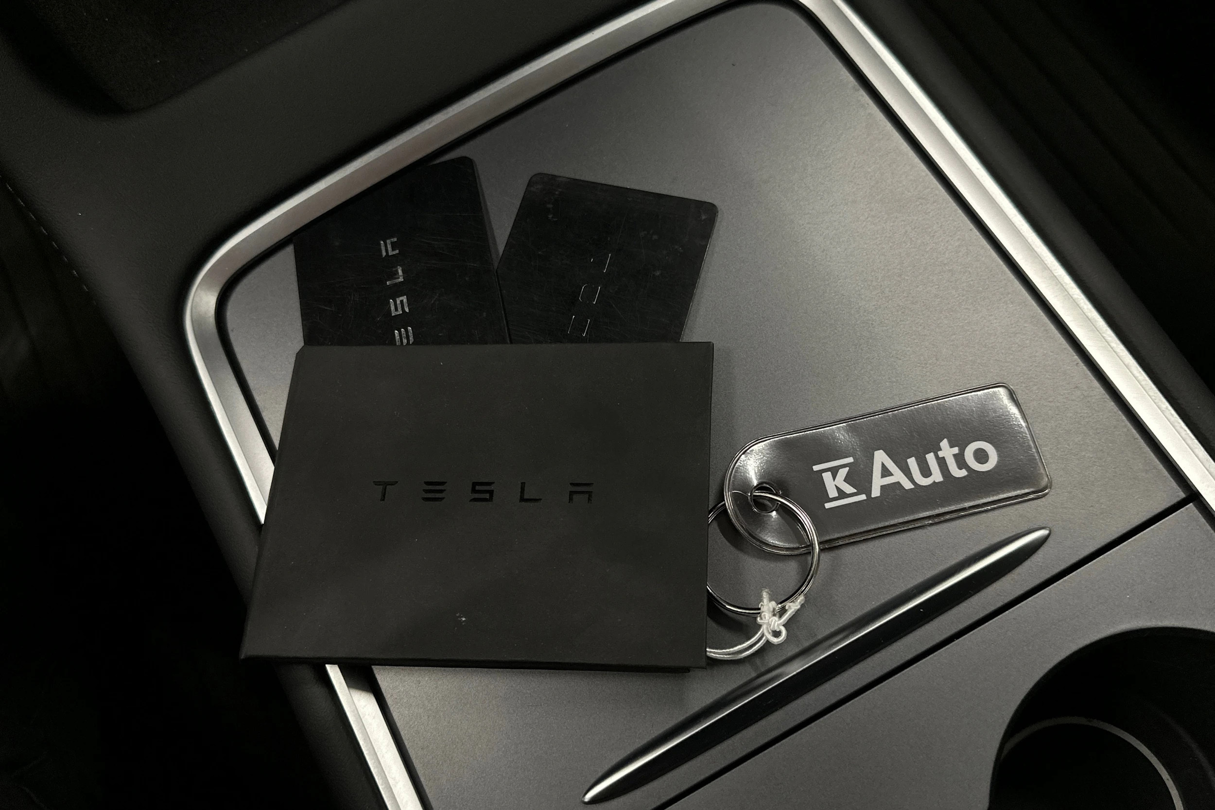 musta Tesla Model Y 2023 kuva 37.