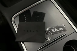 musta Tesla Model Y 2023 kuva 37.