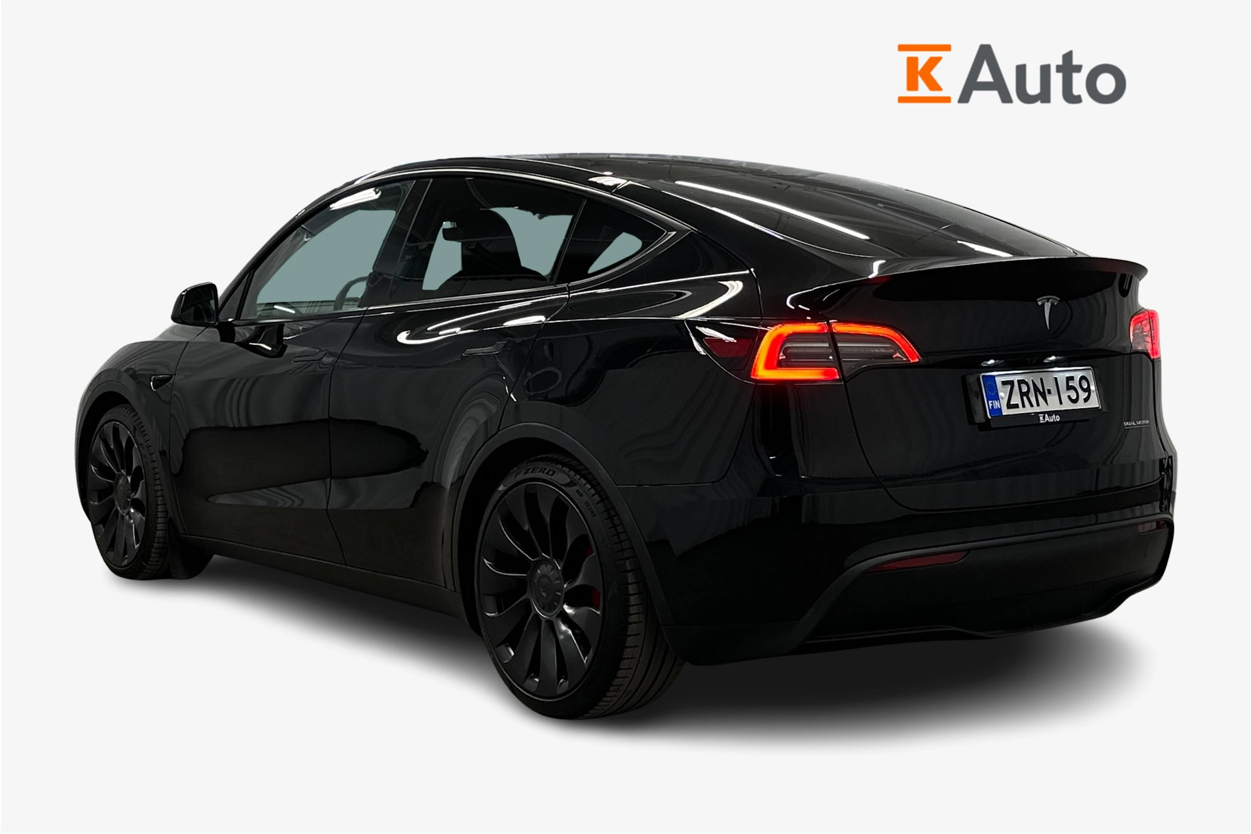 musta Tesla Model Y 2023 kuva 3.