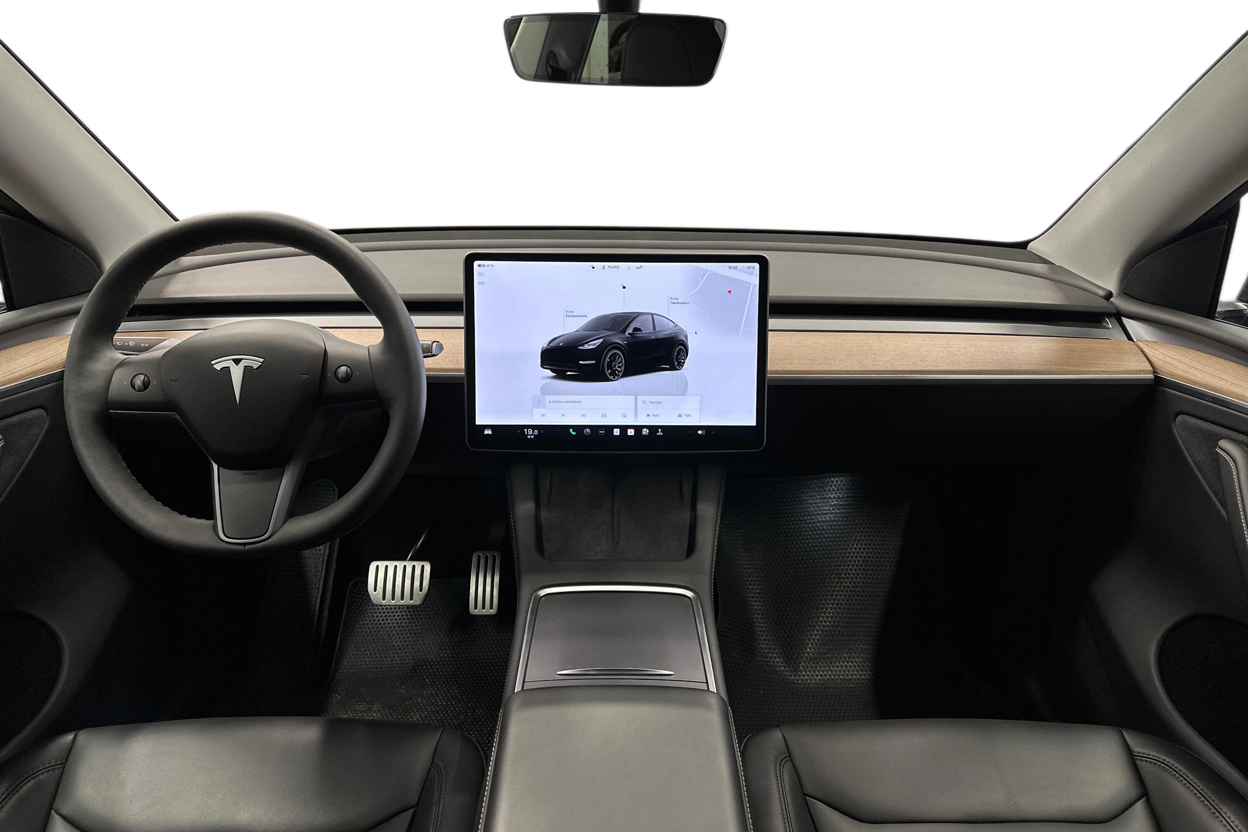 musta Tesla Model Y 2023 kuva 9.