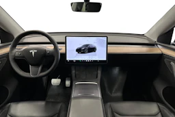 musta Tesla Model Y 2023 kuva 9.