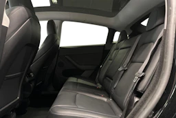 musta Tesla Model Y 2023 kuva 11.