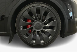 musta Tesla Model Y 2023 kuva 12.