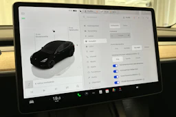 musta Tesla Model Y 2023 kuva 23.