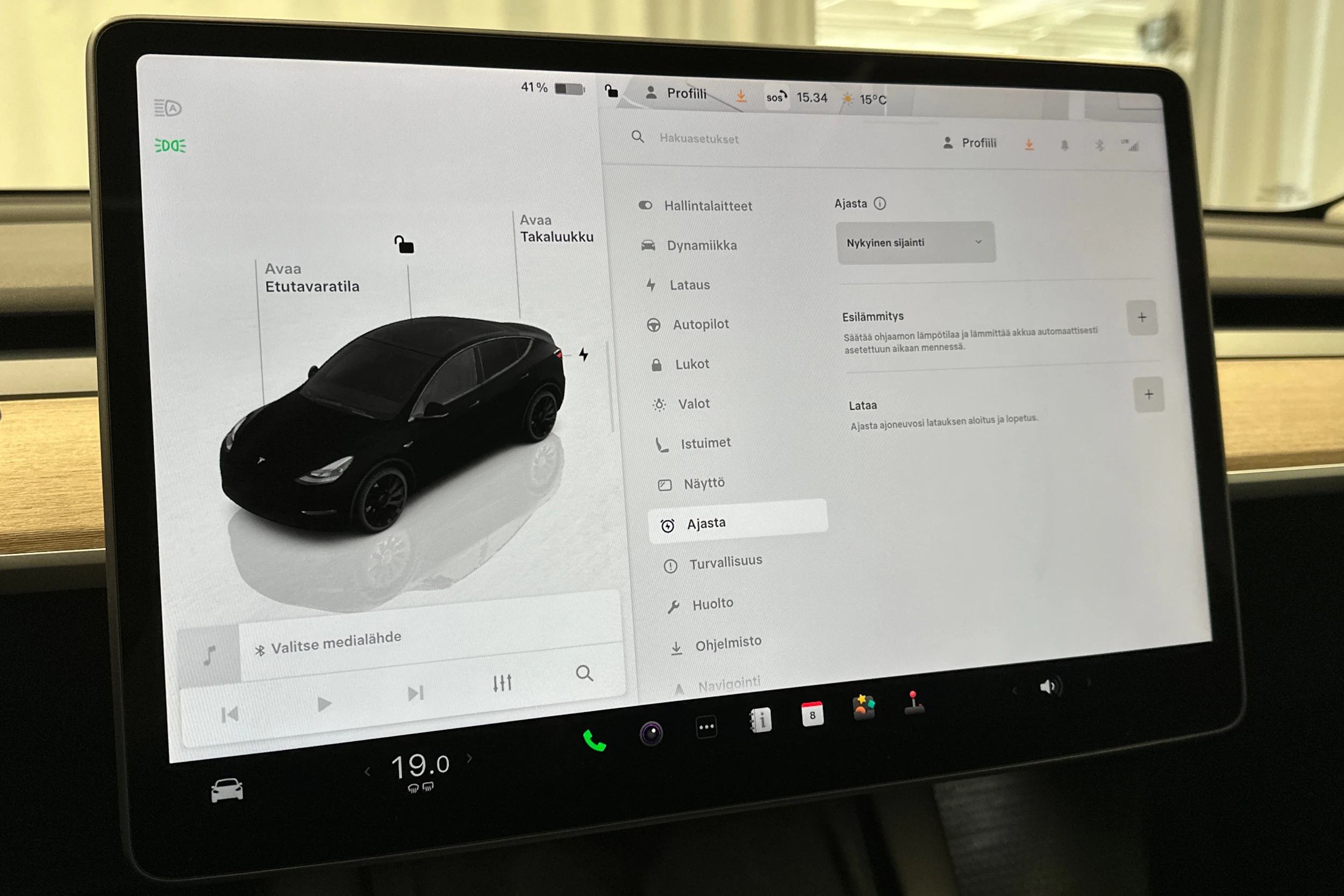 musta Tesla Model Y 2023 kuva 24.