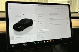 musta Tesla Model Y 2023 kuva 24.
