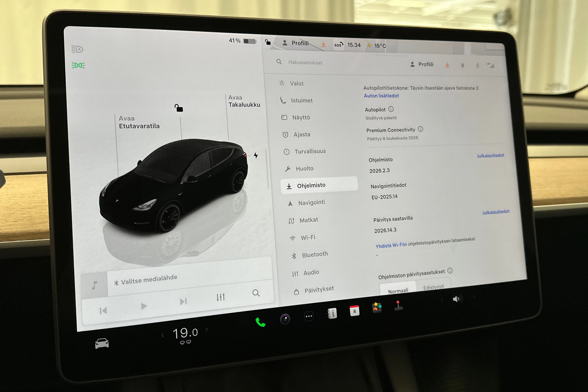 musta Tesla Model Y 2023 kuva 25.