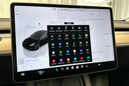musta Tesla Model Y 2023 kuva 26.