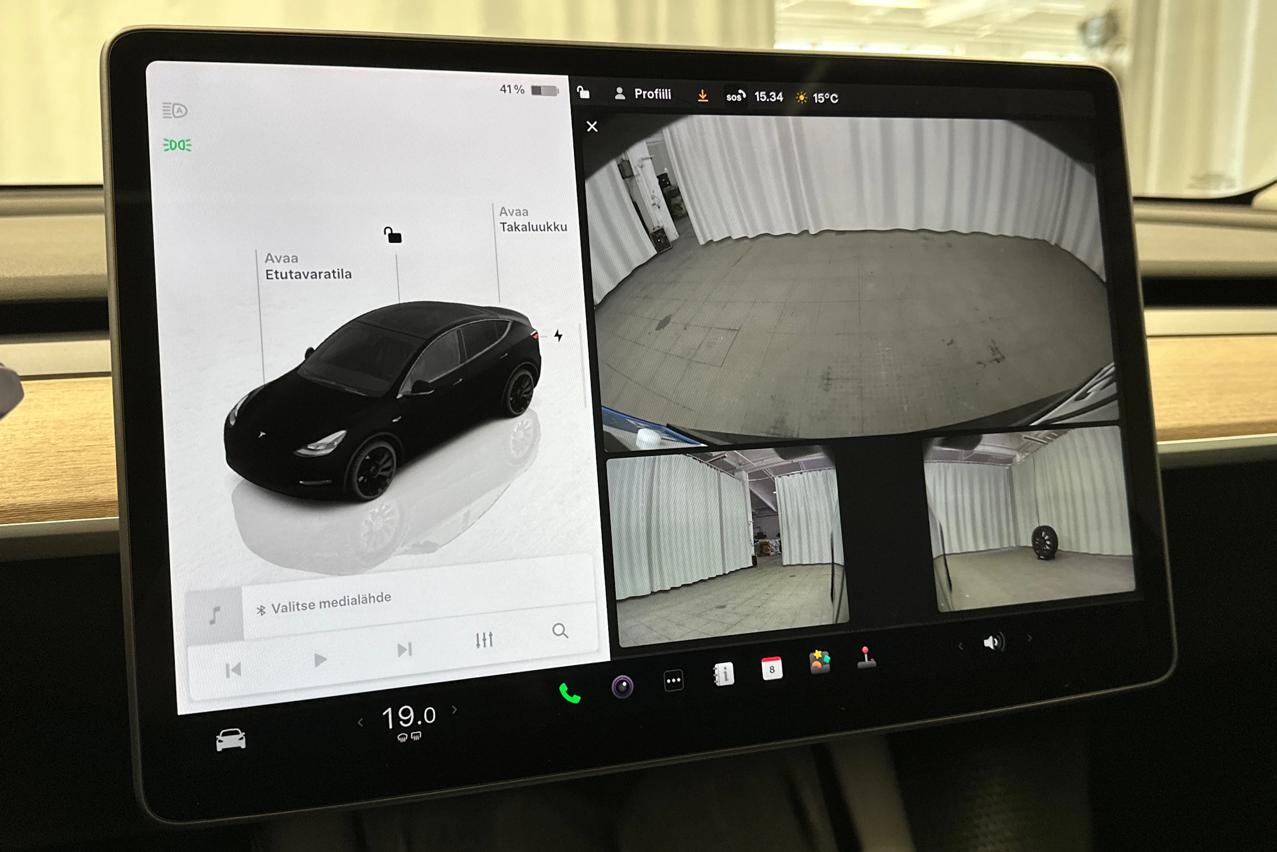musta Tesla Model Y 2023 kuva 27.