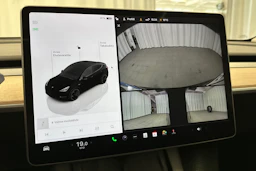 musta Tesla Model Y 2023 kuva 27.