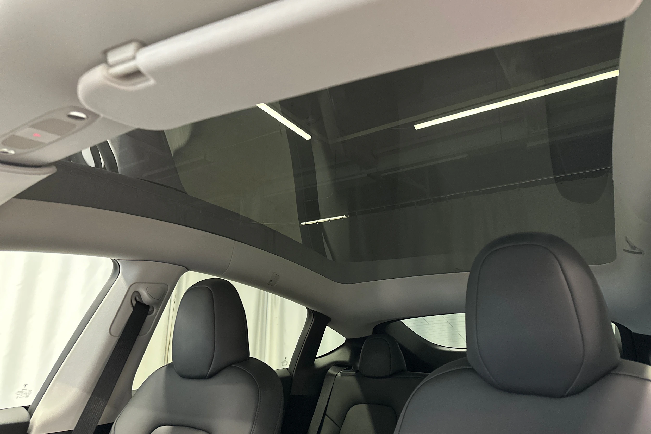 musta Tesla Model Y 2023 kuva 28.